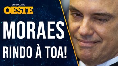 Foto de Alexandre de Moraes sorrindo no STF viraliza nas redes sociais