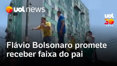 Flávio Bolsonaro declara que receberá faixa presidencial de Jair Bolsonaro, preso por tentativa de golpe